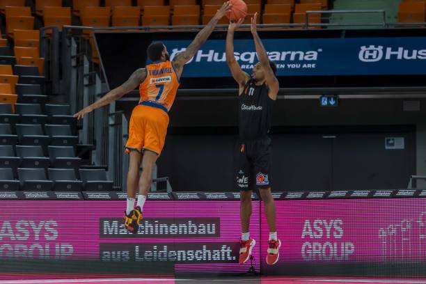 之间的球员 之间的球员